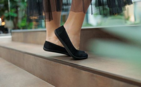 Women’s minimalist ballet flats