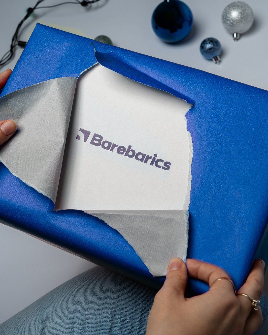 🎁 Unwrapping a gift and fin