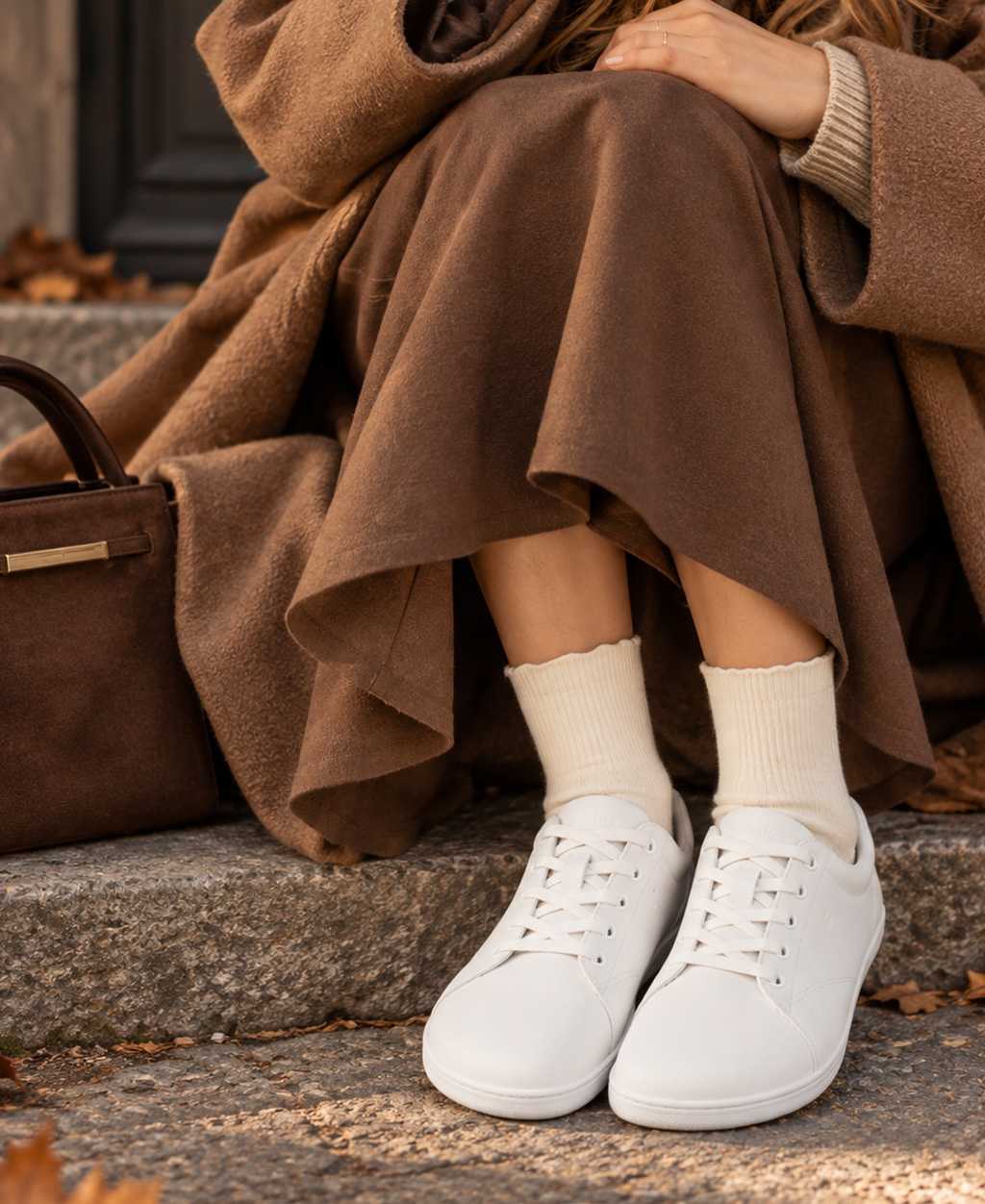 Women's sneakers Be Lenka Core - model sitting on steps