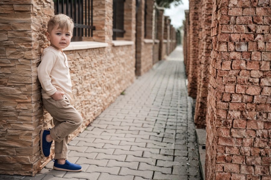 Kids' barefoot preschool shoes worn outdoors