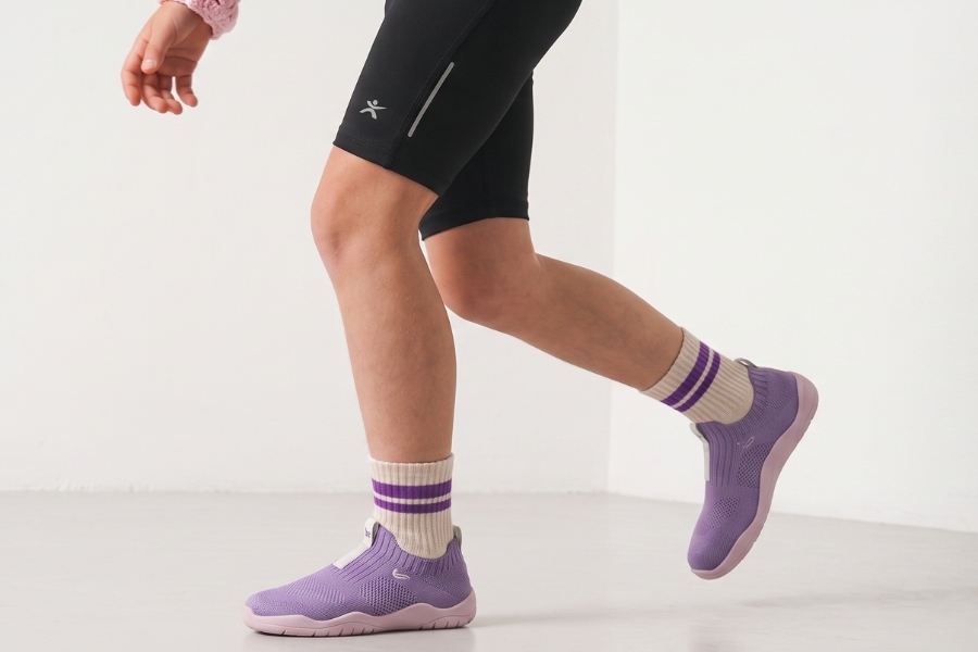 Kids' barefoot sports shoes with a flexible sole Kids' barefoot sports shoes with a flexible sole
