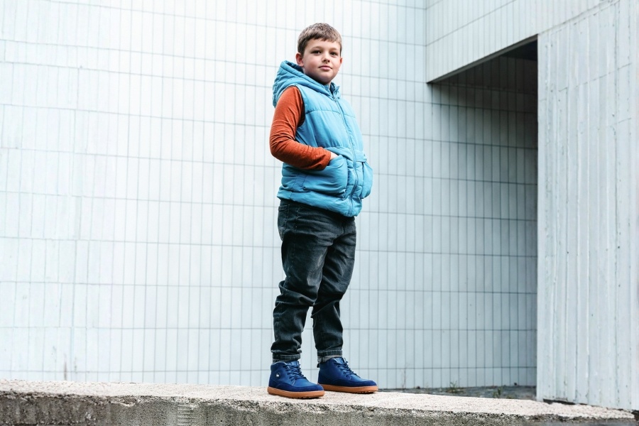 Kids' spring barefoot shoes worn with jeans Kids' spring barefoot shoes worn with jeans